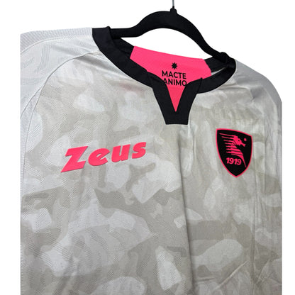 US Salernitana 2023/24 Auswärtstrikot – Zeus | Größe L | Neu mit Etikett